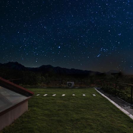 Villa Ambara Sumberkima Banyuwedang Zewnętrze zdjęcie